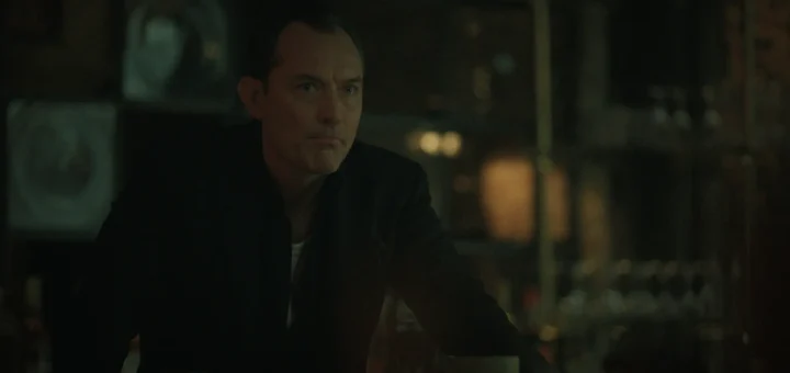 Jude Law and Jason Bateman starring in Netflix thriller Black Rabbit, a gripping drama highlighting their powerful brotherly act.